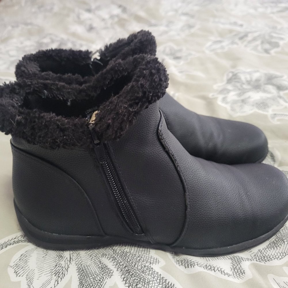 Flexi Black Side Zip Bootie Size 7.5 M
